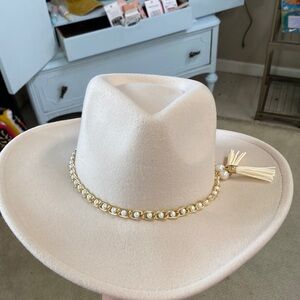 Cream white beige fedora hat with pearl and gold chain band and tassels NWOT